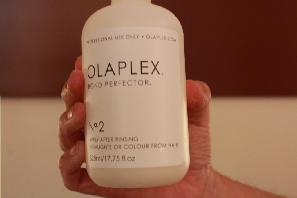 Olaplex, the magic potion for colored hair. My review of Olaplex. 
