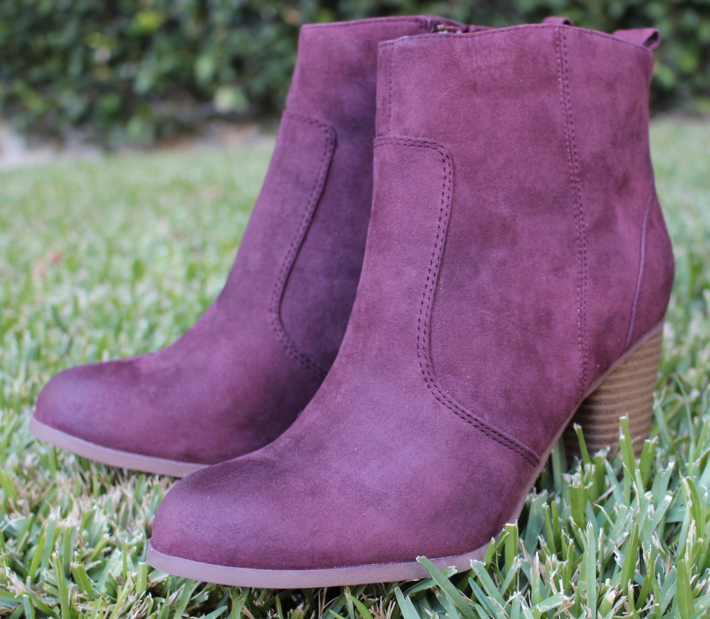 The burgundy boots you need to add to your wardrobe this season. all black outfit